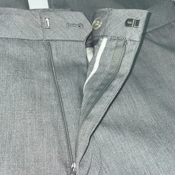 Van Heusen pants, Mens size 40/29 - Picture 4 of 7